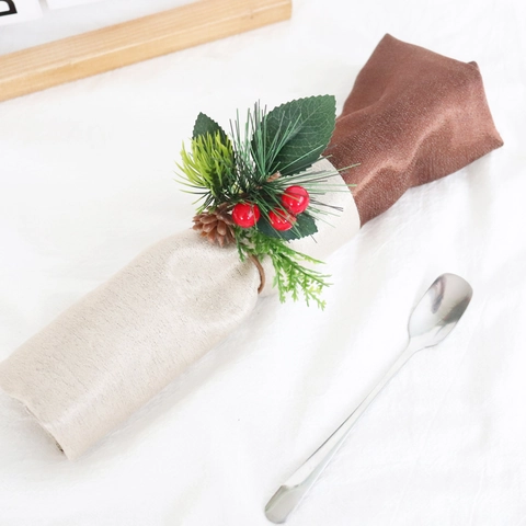 Portatovaglioli Di Natale Aghi Di Pino Artificiali Bacche Rosse Pigna Finta PVC Plastica Decorazione Tavola Per Cene Festive