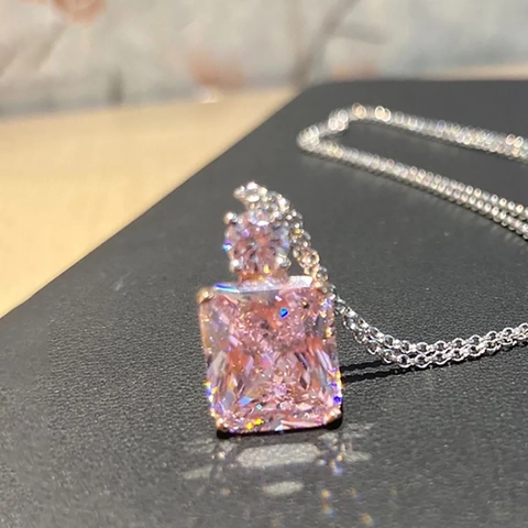 Collar de Colgante Cuadrado de Cobre y Strass Rosa para Mujer Joyería Minimalista Elegante Forma Cubo para Fiesta y Uso Diario