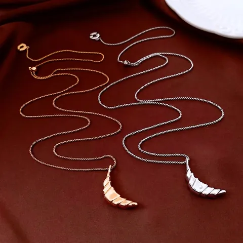 Croissant Mond Anhänger Halskette Kupfer Texturiert Lange Pulloverkette Vielseitiger Modeschmuck Für Damen