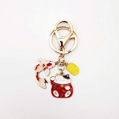 Portachiavi Giapponese con Gatto della Fortuna e Pesce Koi in Lega di Zinco Smaltato Pendente per Borsa Portafortuna Regalo Donna Uomo
