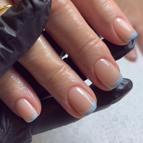Klassieke Franse Press-On Nagels Kort Vierkant Lichtblauw Minimalistisch Glanzend Elegante Kunstnagels