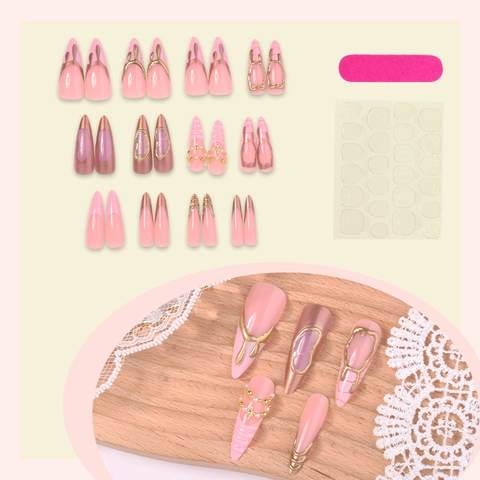 Faux Ongles À Presser 3D Rose Jelly Stiletto Avec Lignes Métalliques Dorées Et Künstliche Perles Artificielles Décor D'Étoiles Élégant