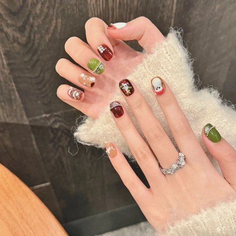 Uñas Postizas De Navidad Press On Relieve 3D Muñeco De Nieve Oso Árbol Resina Perlas Artificiales Brillo Hecho A Mano Invierno