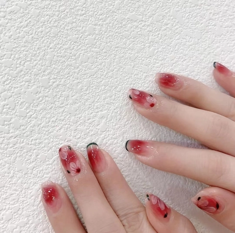 Unghie Finte A Pressione Rosa Rosso Ombre Sfumate Motivo Floreale Foglia D'oro Unghie Artificiali Lucide Per Donne Manicure