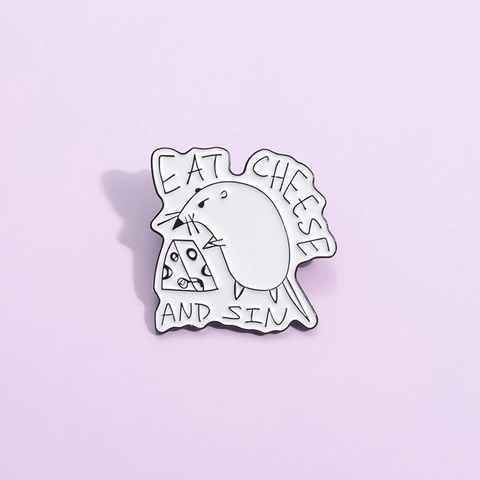 Broche de Esmalte de Ratón Blanco Comiendo Queso Letras Divertidas Eat Cheese And Sin Broche de Aleación Para Mochilas Vaqueras