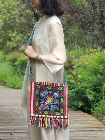 Women's Crossbody Bag Canvas Ethnic Style Floral Embroidery Tassel Wood Beads Bohemian Shoulder Bag Travel Casual