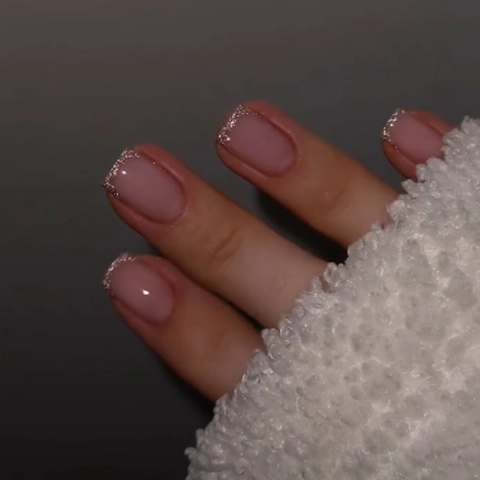 French Style Press On Nagels Kort Vierkant Nude Roze Ombre Kunstnagels Met Zilveren Glitter Tips Voor Dames