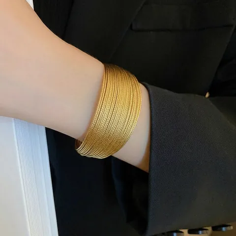 Mehrlagiger Armreif Kupfer Vergoldet Offen Verstellbar Breite Metallische Textur Exzentrischer Mode Schmuck Für Damen
