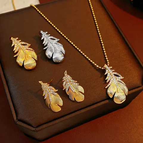 Collana Orecchini E Spilla Piuma Rame Placcato Oro 18K Zircone Moda Lusso Elegante Gioielli Per Donne