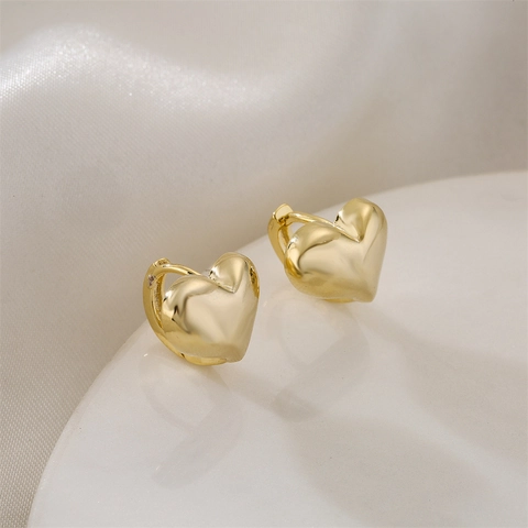 Orecchini Huggie A Cuore Con 925 Sterling Silver Earring Post Rame Placcato Oro 14K Lucido Stile Semplice Per Donne