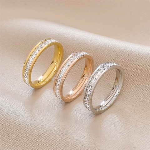 Quadratischer Zirkonia Ewigkeit Ring Edelstahl 18K Vergoldet Funkelndes Modisches Band Für Damen