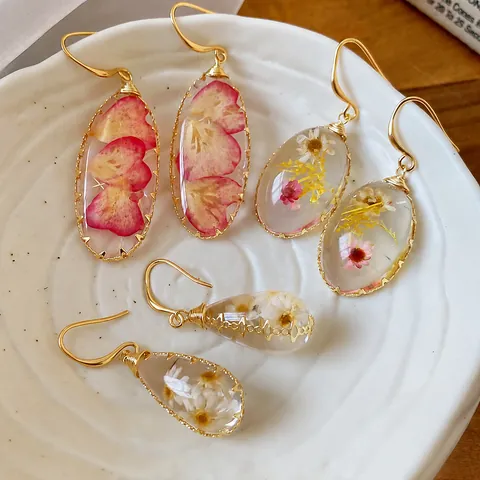 Pendientes Colgantes de Resina con Flores Secas Hechos a Mano para Mujer Margarita Gota de Agua Joyería Estética Regalo