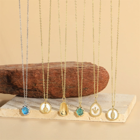 Collana Vintage in Rame con Ciondolo a Corona Religiosa Oro Argento Galvanizzato Zirconia Smalto Gioielli Donna Regalo