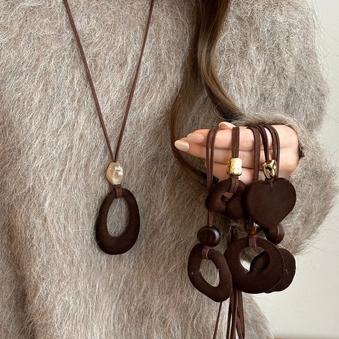 Flocking Resin Geometric Heart Pendant Long Sweater Chain Necklace With Alloy Buckle Retro Brown Jewelry For Women