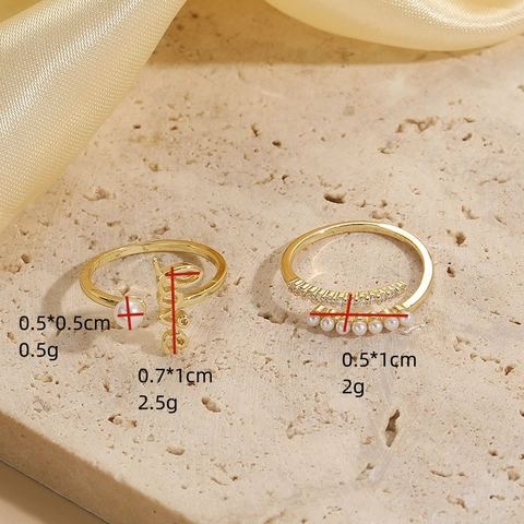 Anelli Aperti Regolabili Alla Moda Rame Con Placcatura Oro 14K Perla Artificial Sintetica E Zircone Design Lettera Love Per Donna