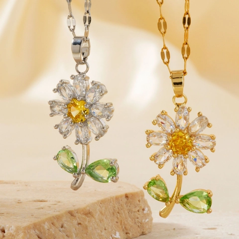 Collier Pendentif Tournesol Zircon Incrusté Chaîne En Acier Inoxydable Bijoux De Fleurs Élégants Pour Femmes Accessoire De Mode