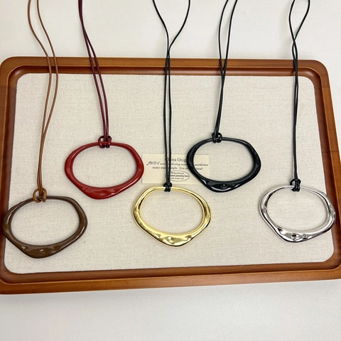 Collier À Pendentif Géométrique Irrégulier Minimaliste Longue Chaîne De Pull Réglable En Alliage Et Corde En Cuir Femme