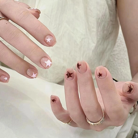 Press On Nails Nude Pink Sternenmuster Kurz Quadratisch Glänzend Künstliche Fingernägel Für Frauen Schlicht Süß Sanft