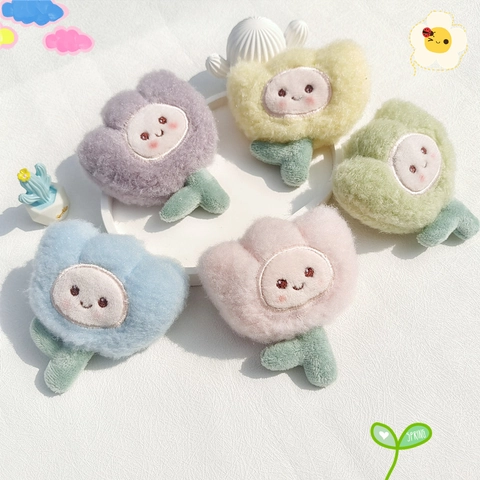 Broche Tulipe En Peluche Dessin Animé Fleur Visage Souriant Accessoire Pour Vêtement Sac Écharpe Décoration DIY Douce