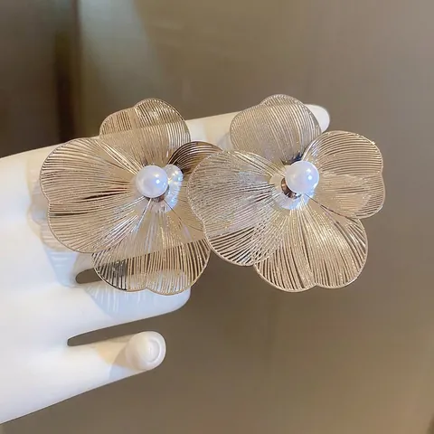 Orecchini A Lobo Floreali Eleganti Lega Design A Fiore Con Perno In Argento E Perla Artificial Imitazione Gioielli Donna Moda