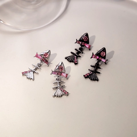 Fishbone Stud Earrings Pink Rhinestone Alloy Jewelry With Silver Earring Post Sweet Cool Y2K Style For Women Niche Design