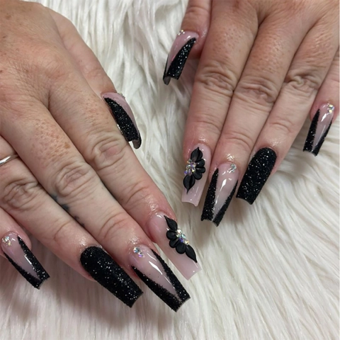 Lange Eckige Aufklebbare Nägel V-Form Französisch Schwarz Glitzer Nude Pink Mit 3D Blumen Straßsteinen Ins Stil