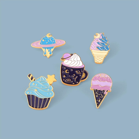Spilla Smaltata a Tema Spazio e Cielo Stellato in Lega Placcata Oro a Forma di Gelato Cupcake Tazza da Caffè Distintivo per Vestiti Borse Donna Bambini