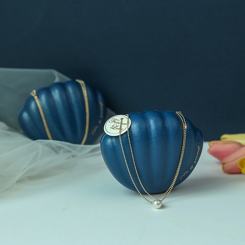 Shell Shaped Wedding Candy Box Tinplate Metal Gift Container With Golden Chain Faux Artificial Pearl Decoration Creative Party Favors