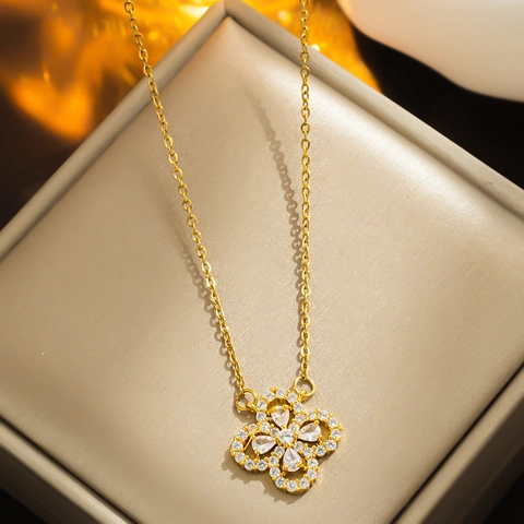 Elegante Collana Con Ciondolo A Trifoglio Acciaio Al Titanio Con Zirconi Cubici Scintillanti Gioielli Design Cavo Per Donna