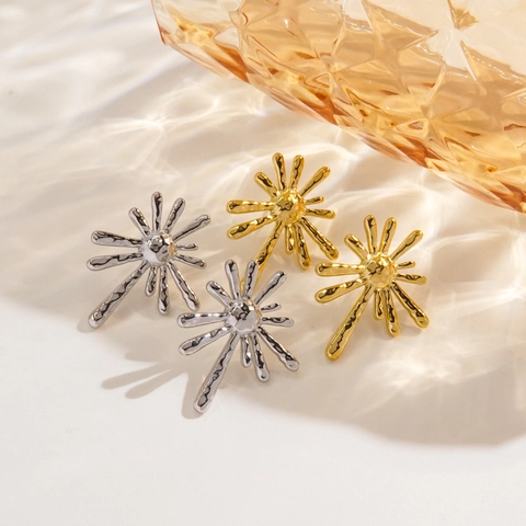 Pendientes de Botón Starburst de Acero Inoxidable para Mujer Bañados en Oro 14K Textura Martillada Pendientes de Sol Radial