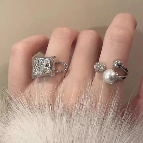 Nischendesign Legierung Künstliche Perle Offener Ring Übertriebener Quadratischer Strass Silberring Für Damen Trendy Hip Hop Schmuck