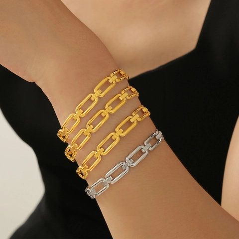 Bracciale Aperto Chic a Maglie Geometriche a Graffetta per Donna Bracciale Rigido in Acciaio al Titanio Minimalista Placcato Oro Gioielli alla Moda Regalo