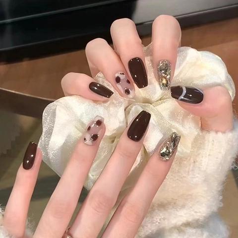Handgefertigte Aufdrücknägel Lange Sargform Dunkelbraun Rosa Wellen Punkt Herz Straßstein Glitzer Elegante ABS Künstliche Nägel