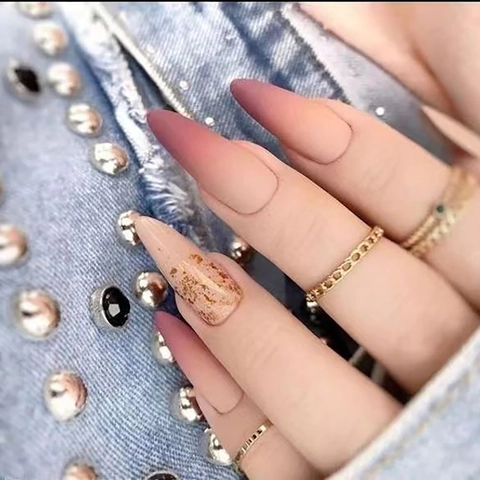 Lange Stiletto Press On Nagels Roze Gradiënt Mat Kunstnagels Met Goudfolie Decoratie Voor Dames