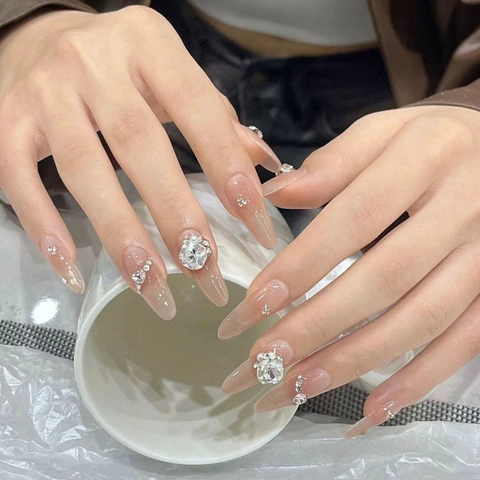 Lange Mandelform Press On Nägel Nude Farbverlauf Strass Herz Tulpe Dekor Handgefertigt Elegant Französisch Für Frauen
