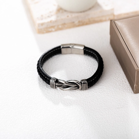 Bracciale da Uomo in Pelle di Vacca Intrecciata Punk Nodo in Acciaio al Titanio Chiusura Magnetica Gioielli Casual Regalo