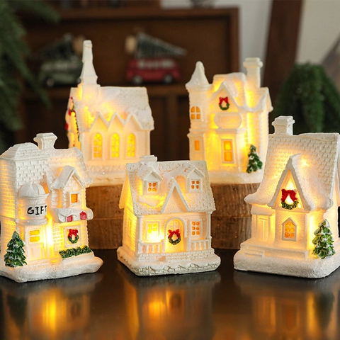 Weihnachten Leuchtendes Schneehaus Harz LED Miniatur Gebäude Desktop Ornamente Feiertag Deko Geschenk