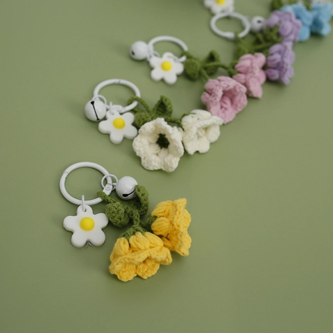 Llavero De Lirio De Los Valles Hecho A Mano De Punto De Hilo Colgante Floral Con Campana Accesorio Dulce