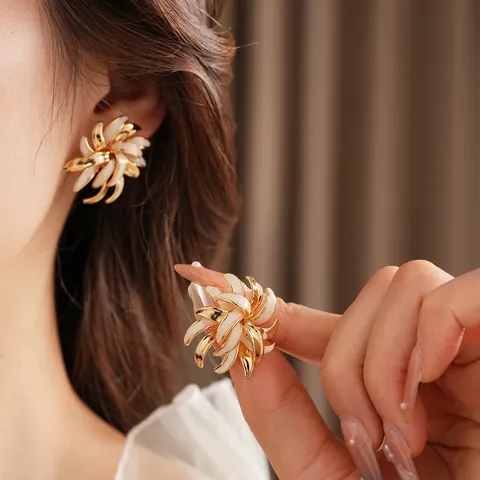 Vintage Blumen Ohrstecker Vergoldetes Kupfer Mit Silberstecker Weißes Emaille Retro Eleganter Schmuck Für Damen