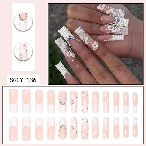 Nagels Opplakken Elegant Nude Roze French Tip Met Dimensionale Witte Bloemen En Steentjes Lange Vierkante Kunstnagels Bruidsstijl