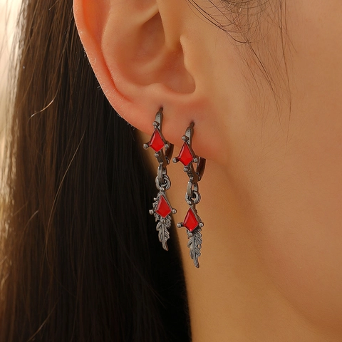 Gothic Punk Zinc Alloy Feather Pendant Hoop Earrings Rhinestone Inlaid Rhombus Dangle Earrings For Unisex Personality Jewelry Gift