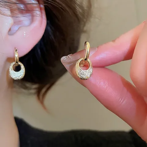 Vintage Gouden Ovalen Gehamerde Hoop Oorbellen Met Stalen Oorsteker Geneste Dubbele Ring Getextureerd Metaal Voor Dames