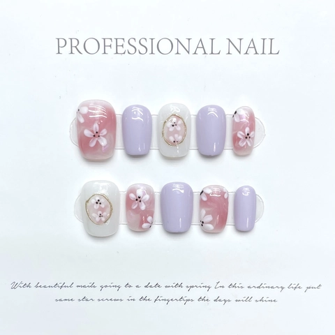 Uñas Postizas Hechas A Mano Cortas Cuadradas Redondas Morado Claro Diseño Floral Blanco Con Perlas Artificiales Para Mujeres