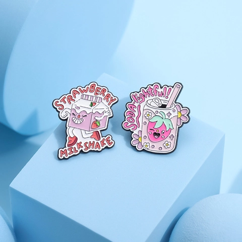 Cute Strawberry Theme Alloy Enamel Brooch Personalized Fruit Food Pattern Badge For Clothing Bag Accessories Women Men Jewelry