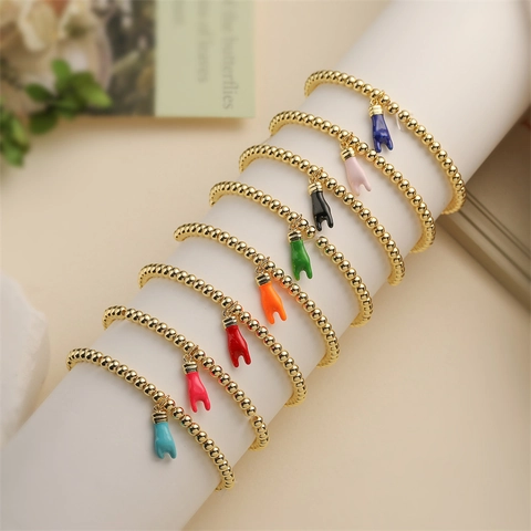 Mode Vergulde Koperen Kralen Armband Met Kleurrijke Emaille Gebaren Hanger Elastische Stretch Sieraden Voor Dames