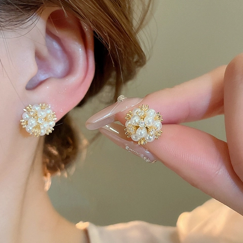 Pendientes De Botón De Flor Y Mariposa Con Perlas Artificiales De Imitación Circonita Aleación Bañada En Oro Y Poste De Plata Elegantes Para Mujer