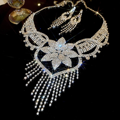 Retro French Palace Jewelry Rhinestone Inlaid Necklace And Earrings Elegant Vintage Accessories For Women Silver Post
