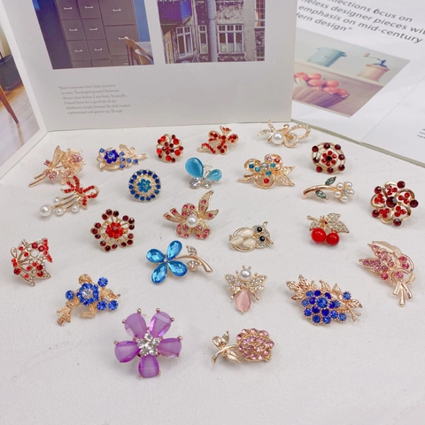 Fashion Alloy Rhinestone Floral Animal Brooches Pin Elegant Crystal Artificial Pearl Decorative Jewelry For Women Wedding Party