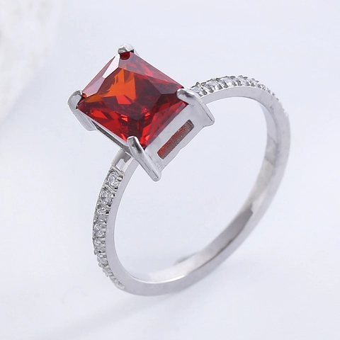 Elegante Anello In Acciaio Inossidabile Con Zirconia Cubica Rossa Rettangolare Taglio Smeraldo Per Donna