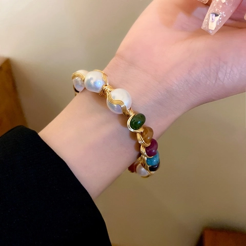Handgefertigtes Künstliche Barockperlen Buntes Edelstein Manschettenarmband Vintage Golddraht Gewickelter Armreif Für Damen Eleganter Schmuck